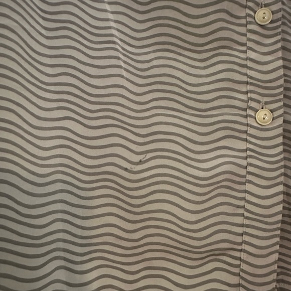 Chic blouse/button down - Picture 3 of 5